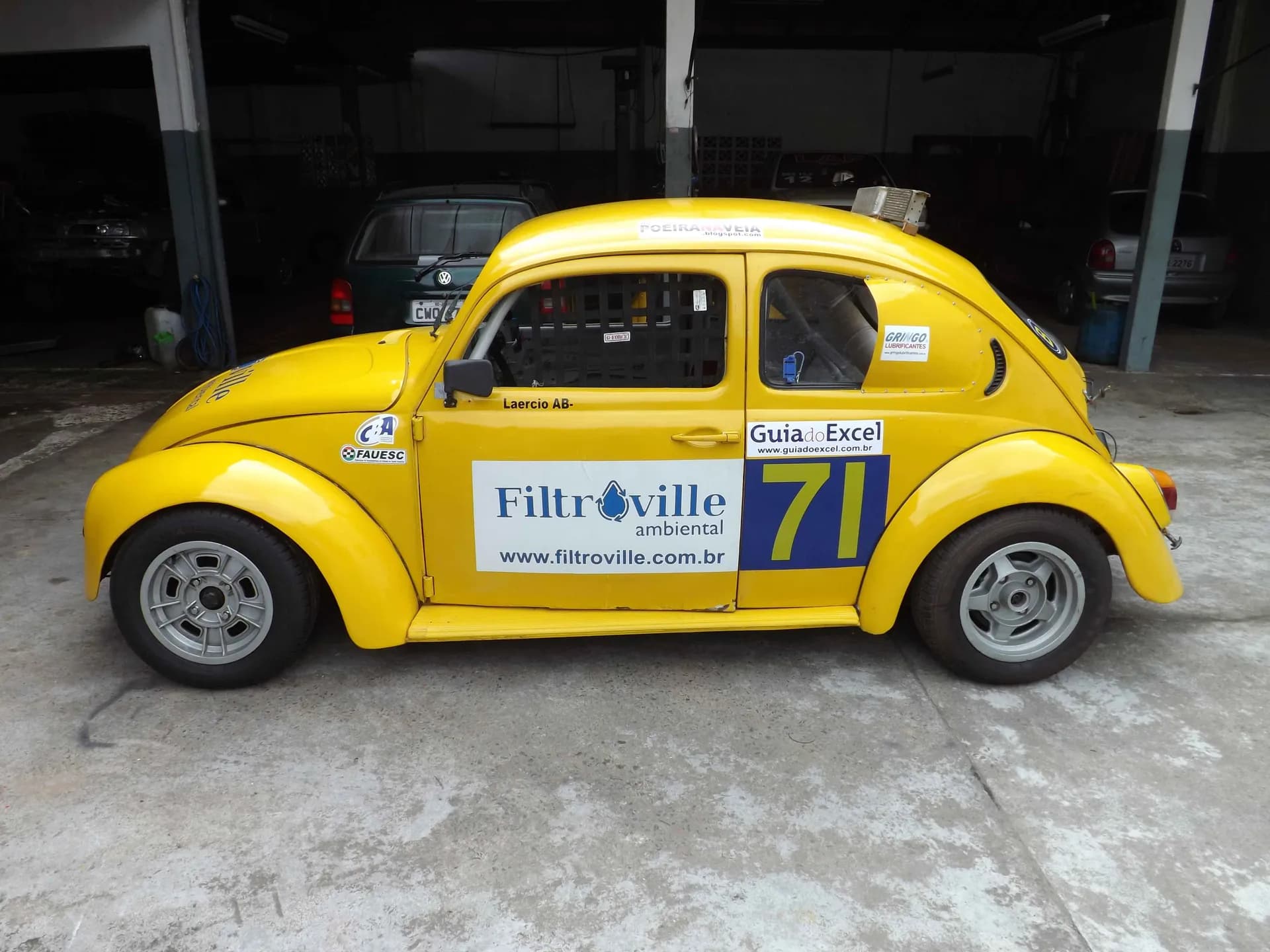 Guia do Excel patrocinando o carro 71 na categoria Turismo Clássico Catarinense "B"